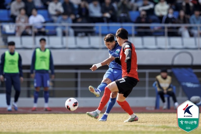 ‘정효볼’ 수원 삼성, 신생팀 김해FC 3-0 완승...창단 첫 개막 4연승